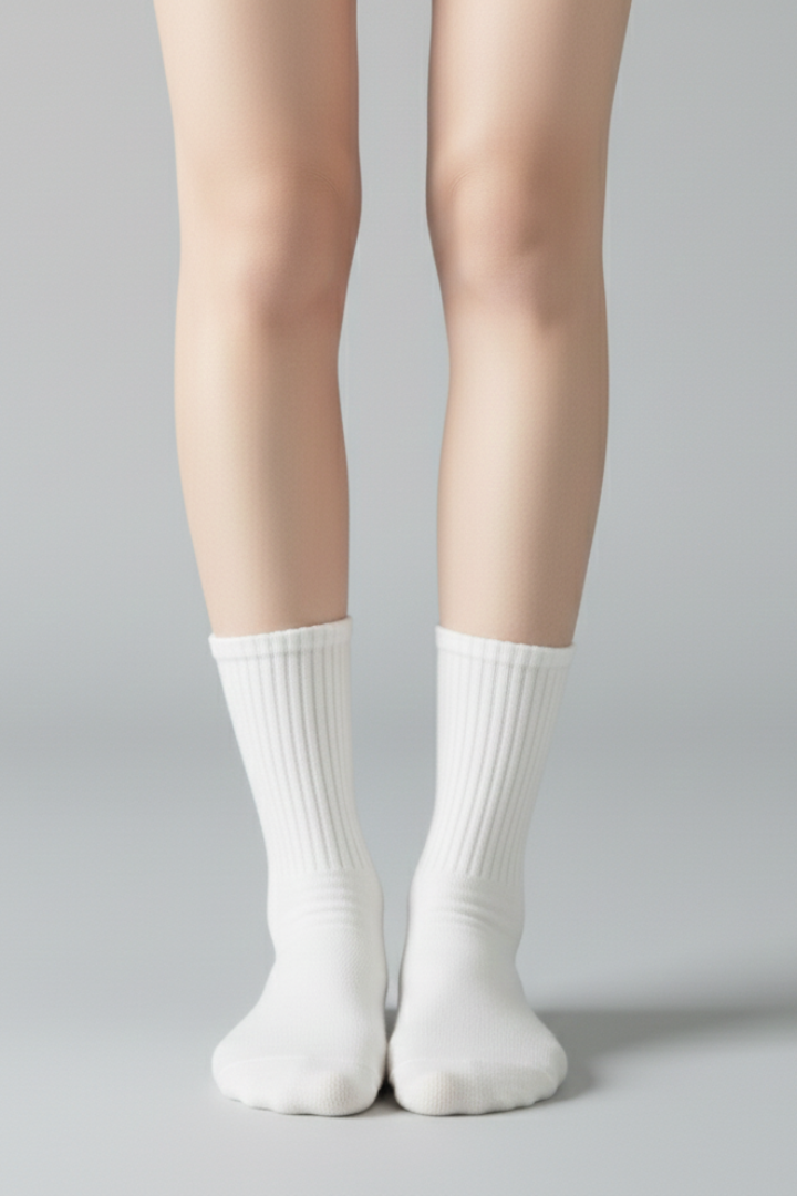 Women's Crew Socks with Ruffled Edge and Ribbed Texture