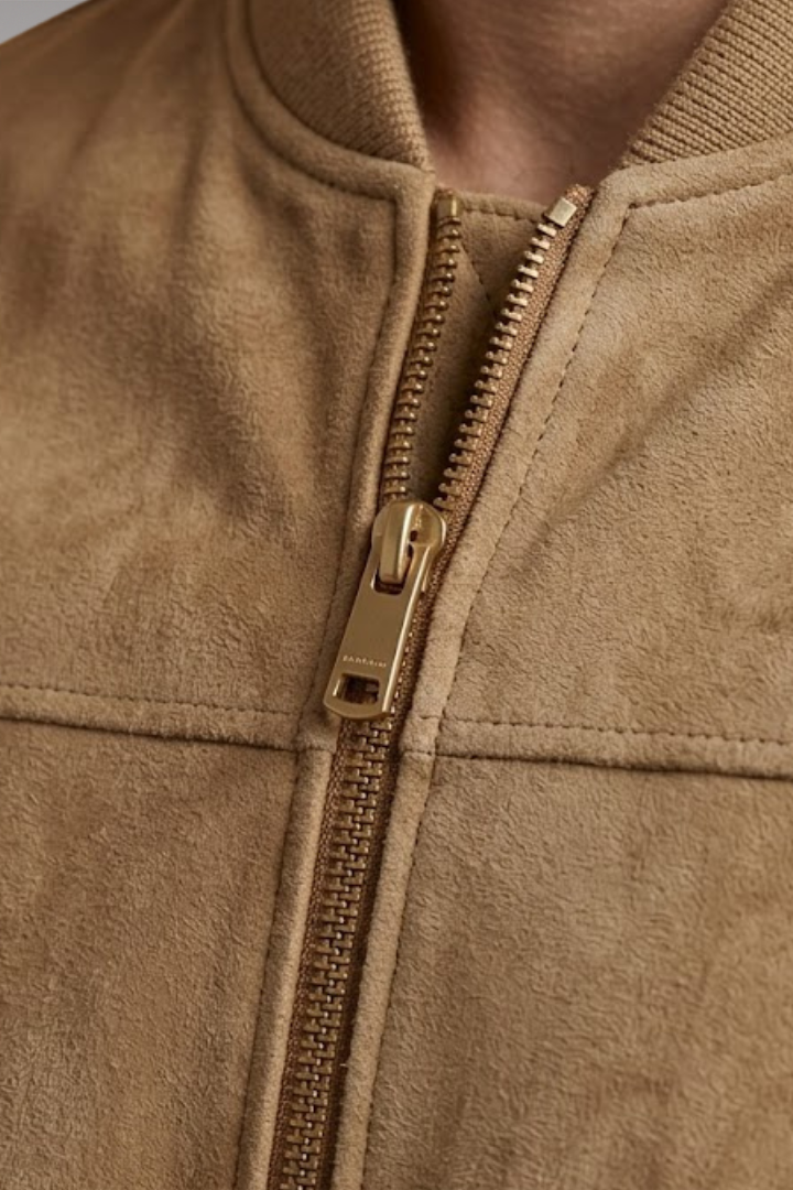 Men's Long Sleeve Jacket with Clean Design and Reliable Fit