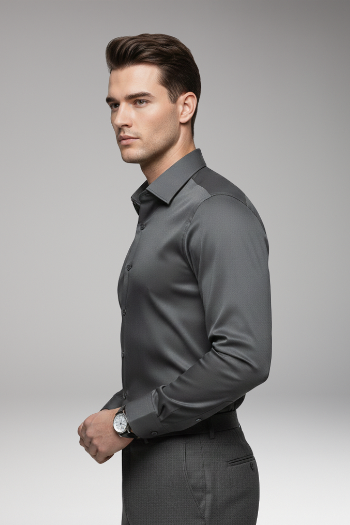 Men’s Shirt with Pointed Collar and Button Closure