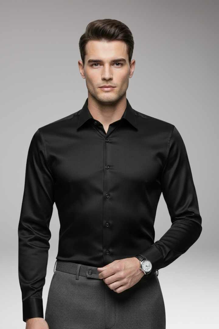 Men’s Shirt with Pointed Collar and Button Closure