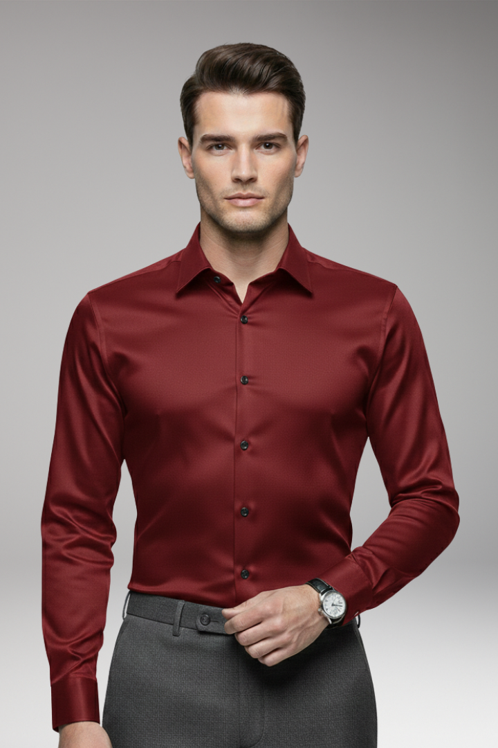 Men’s Shirt with Pointed Collar and Button Closure