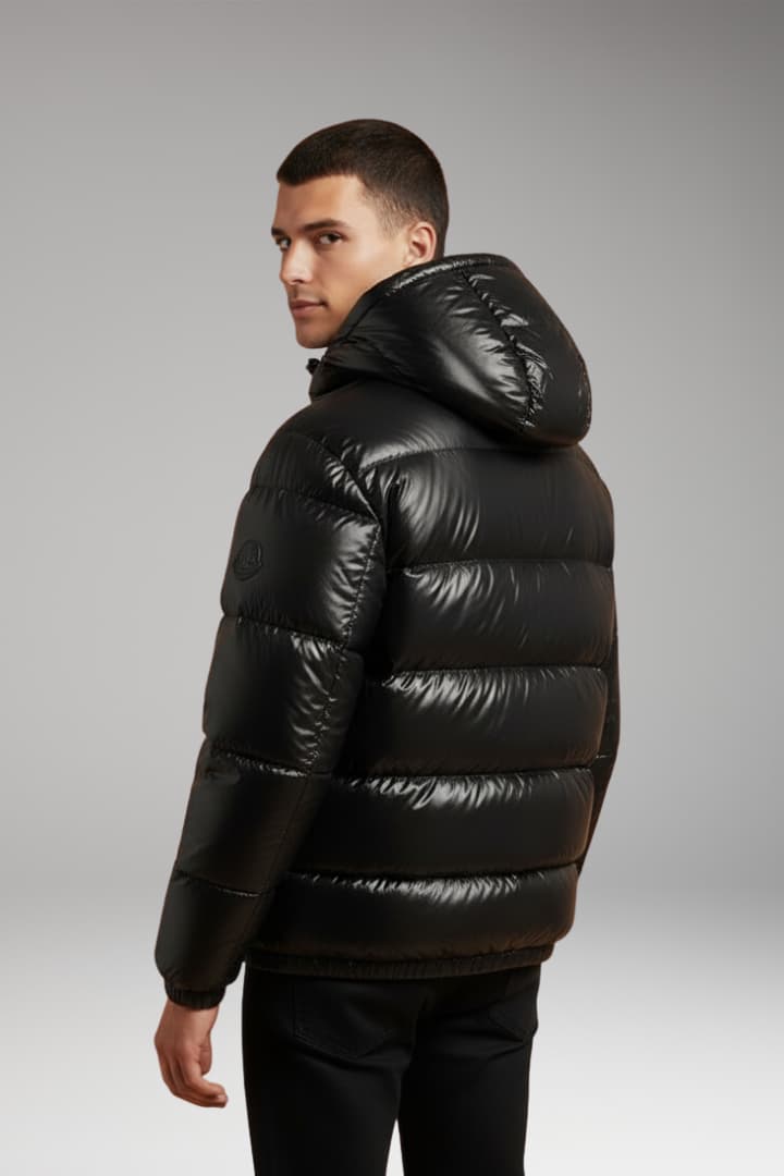 Men’s Quilted Jacket with Padded Inner Layer and Secure Closure