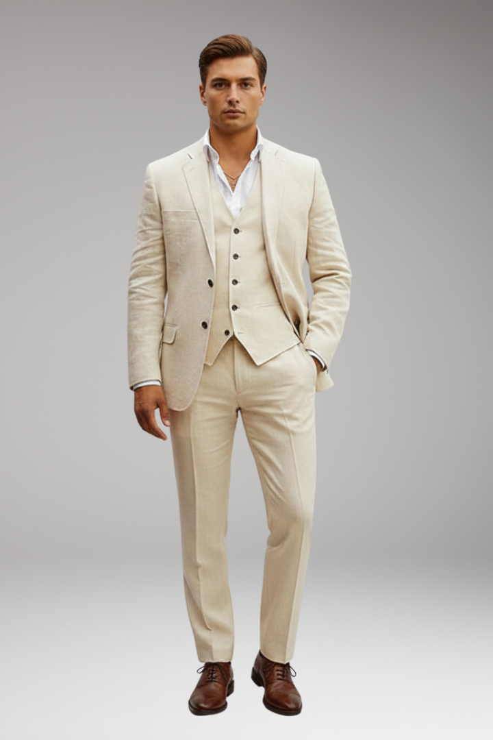 Men's Three-Piece Suit with Buttoned Jacket and Waistcoat
