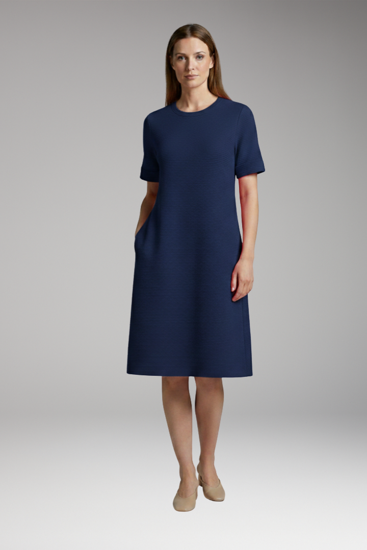 Women's Casual Dress with Relaxed Cut and Practical Pockets