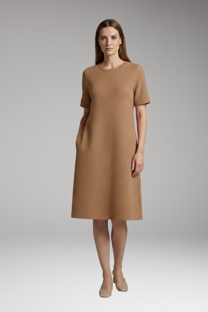 Women's Casual Dress with Relaxed Cut and Practical Pockets
