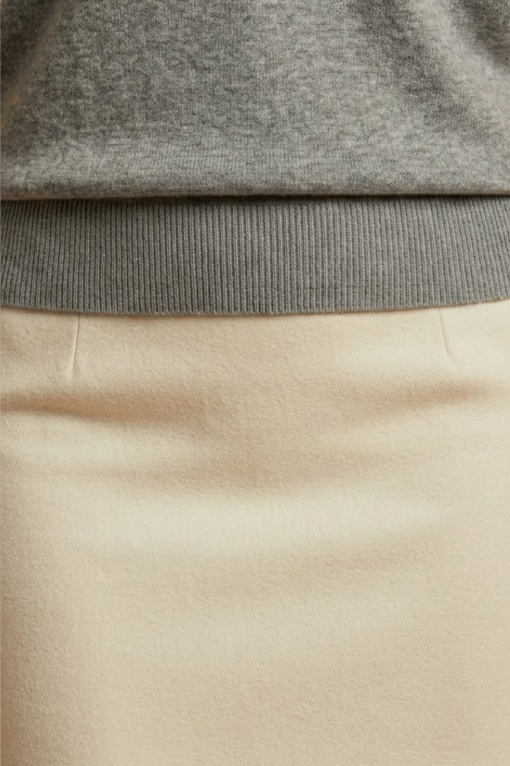 Women's Casual Top with Short Sleeves and Lightweight Material