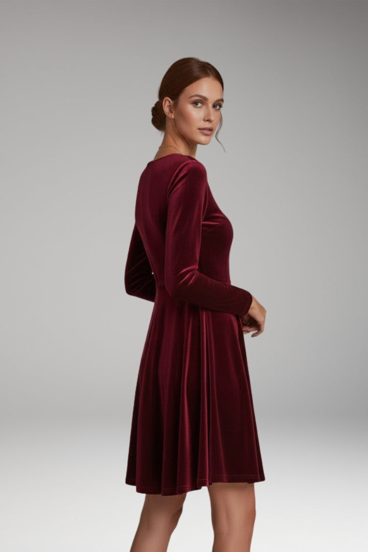 Women's Dress with Long Sleeves and Round Neckline