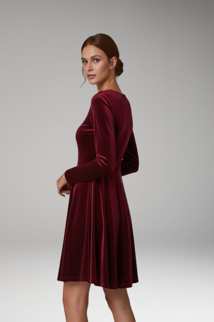 Women's Dress with Long Sleeves and Round Neckline