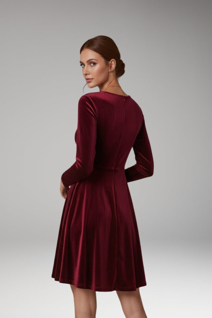 Women's Dress with Long Sleeves and Round Neckline
