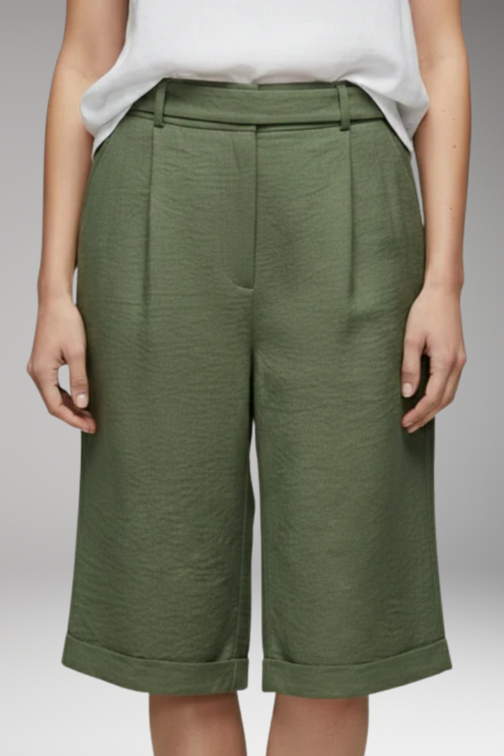 Women's High'Waisted Shorts with Pleated Front and Belt
