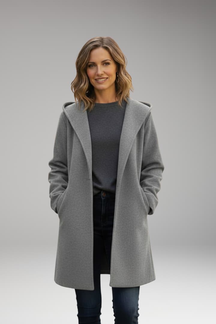 Women’s Oversized Coat with Wide Lapel and Hidden Closure