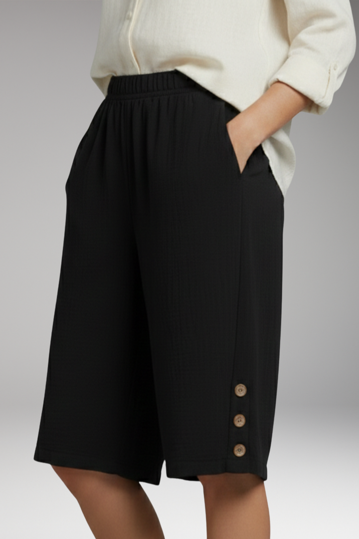 Women's Shorts with Elastic Waist and Side Pockets