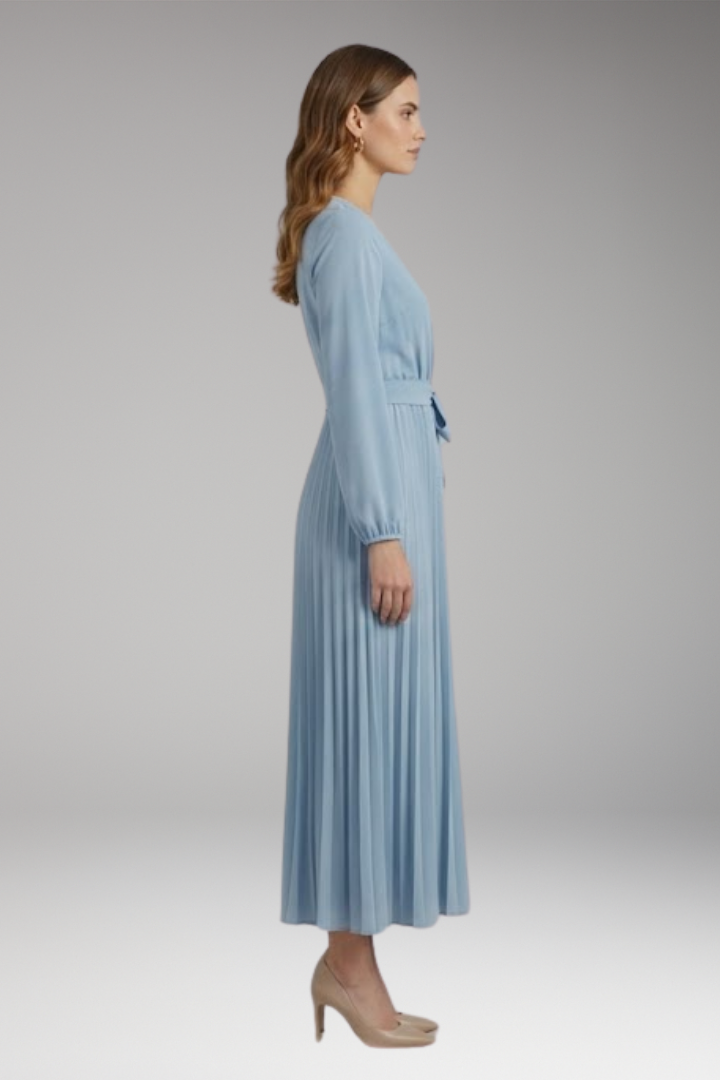 Women's Solid-Colored Dress with Stand-Up Collar and Pleated Belt