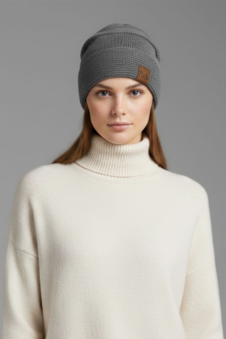 Women’s Beanie with Ribbed Surface and Fleece Lining
