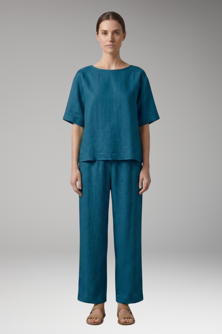 Women's Crop Top and Cropped Pants Set with Short Sleeves