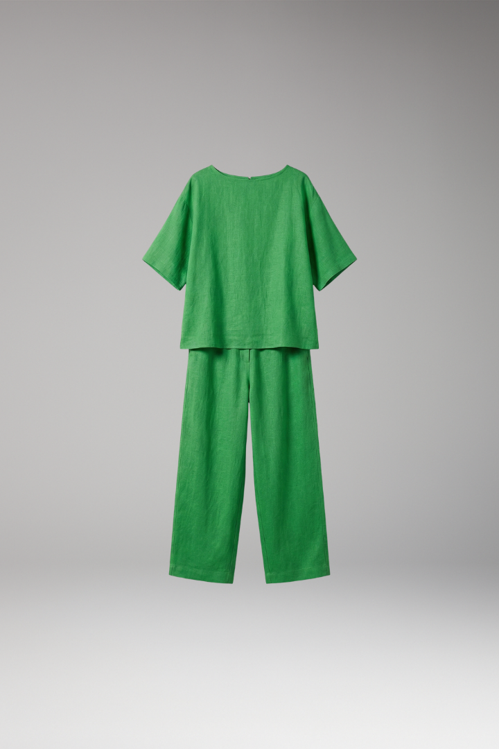 Women's Crop Top and Cropped Pants Set with Short Sleeves