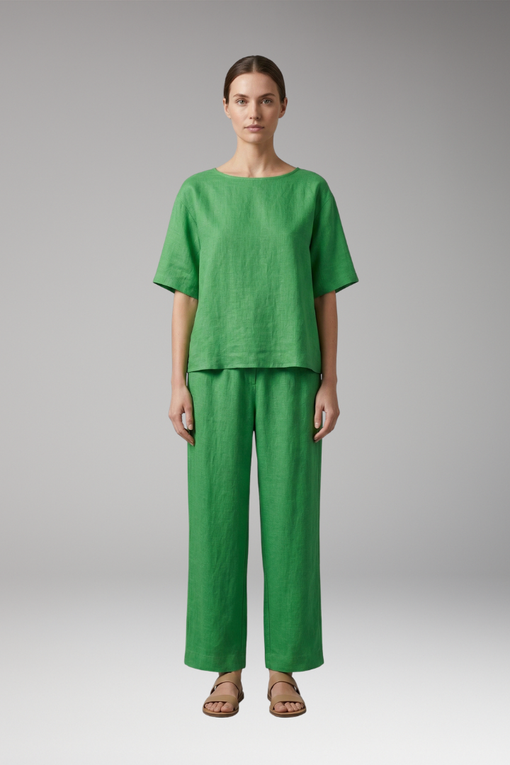Women's Crop Top and Cropped Pants Set with Short Sleeves