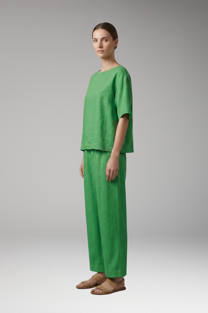 Women's Crop Top and Cropped Pants Set with Short Sleeves