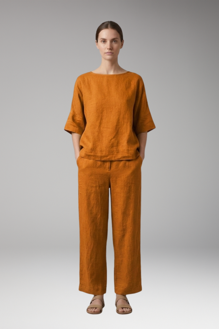 Women's Crop Top and Cropped Pants Set with Short Sleeves